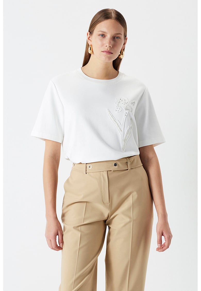 Tricou supradimensionat cu decolteu la baza gatului