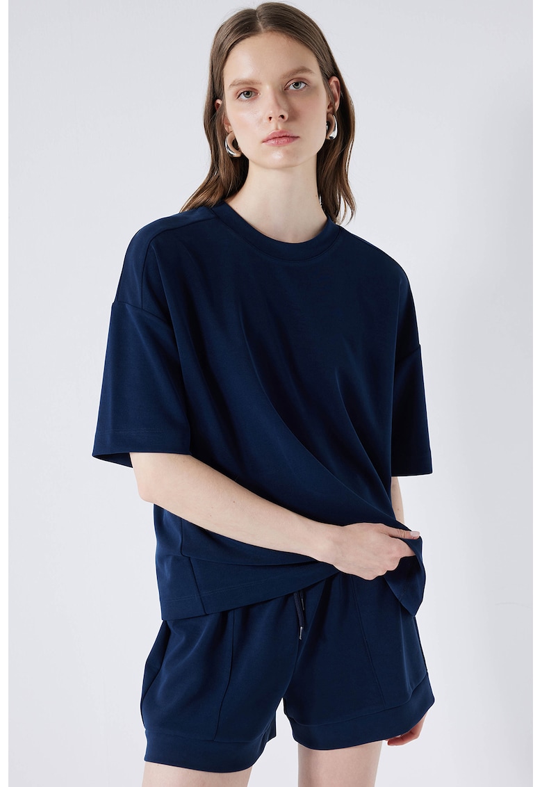 Tricou lejer cu decolteu la baza gatului - Bleumarin