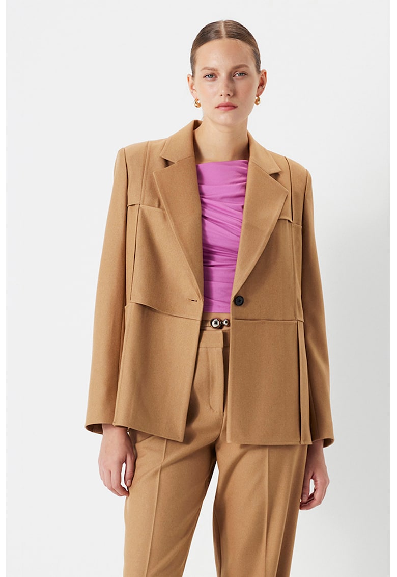 Sacou lejer cu revere decupate