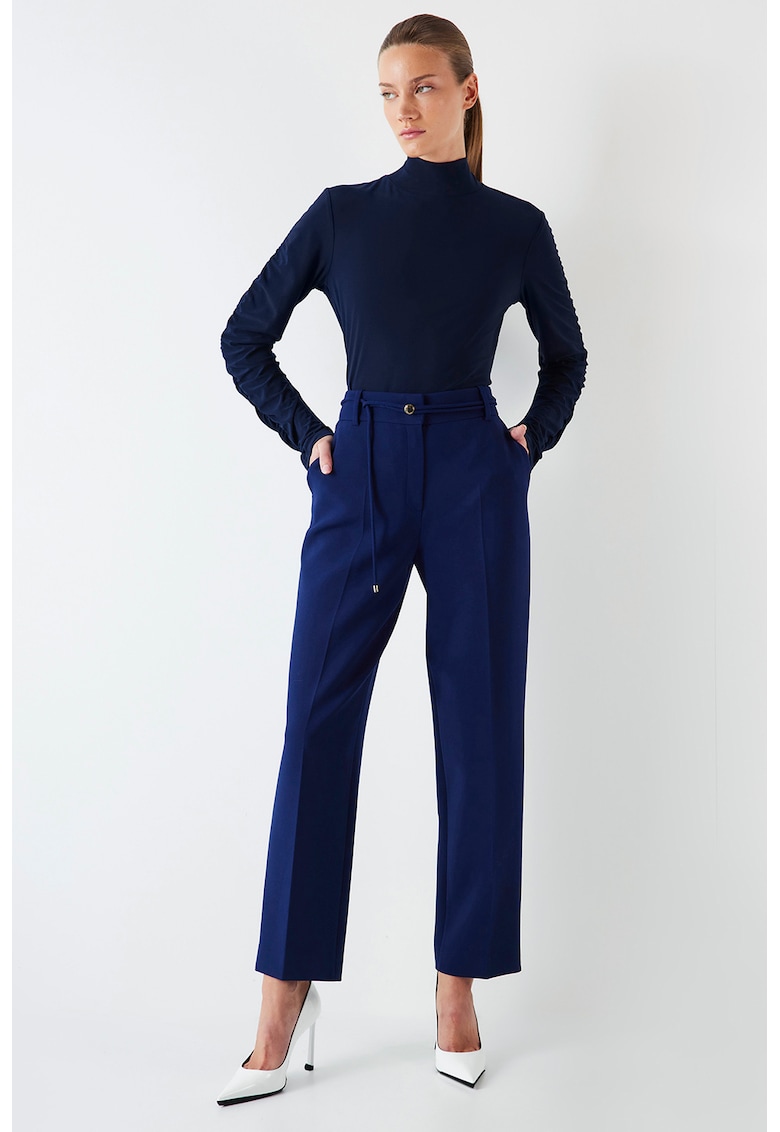 Pantaloni cu pensa si talie inalta