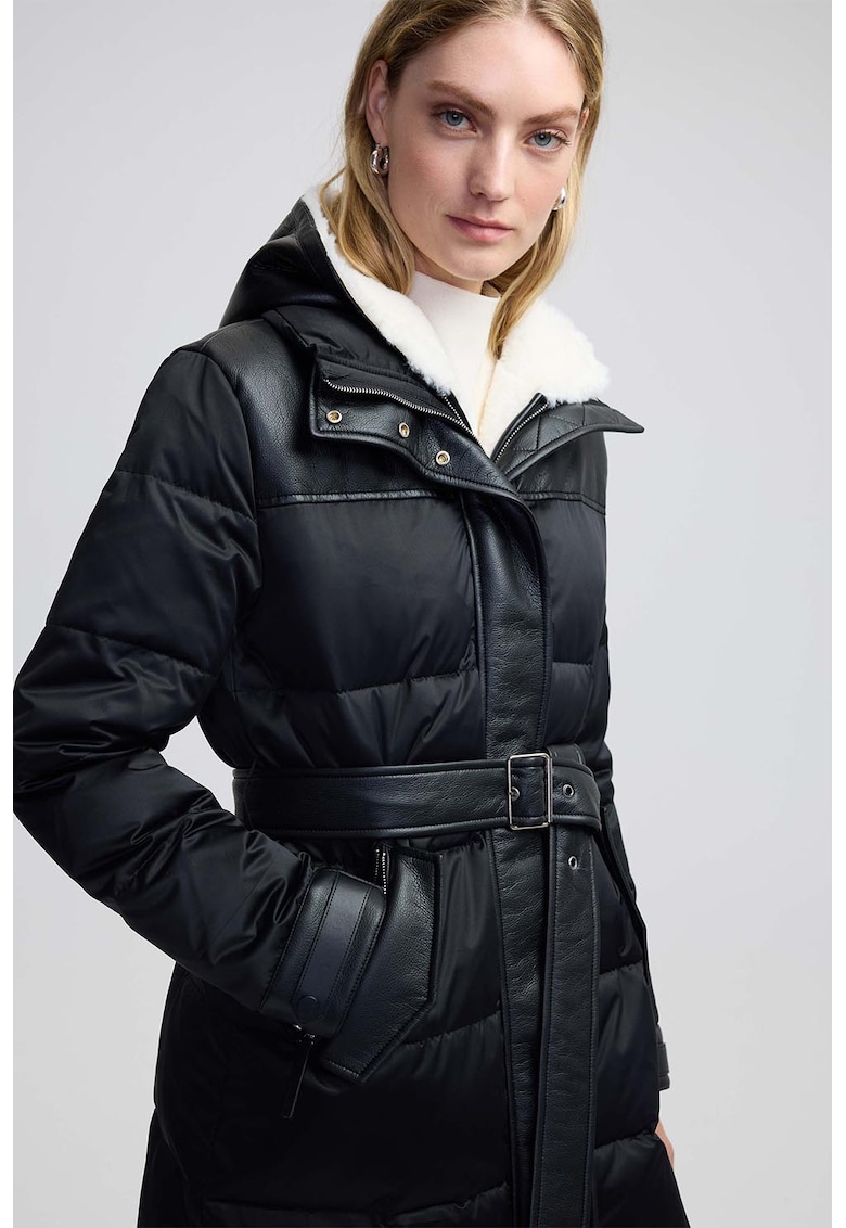 Jacheta matlasata cu gluga