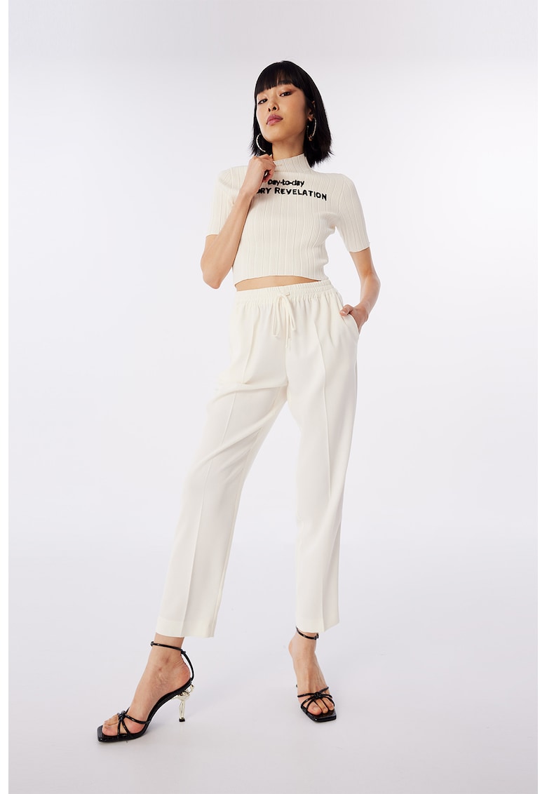 Pantaloni cu talie ajustabila