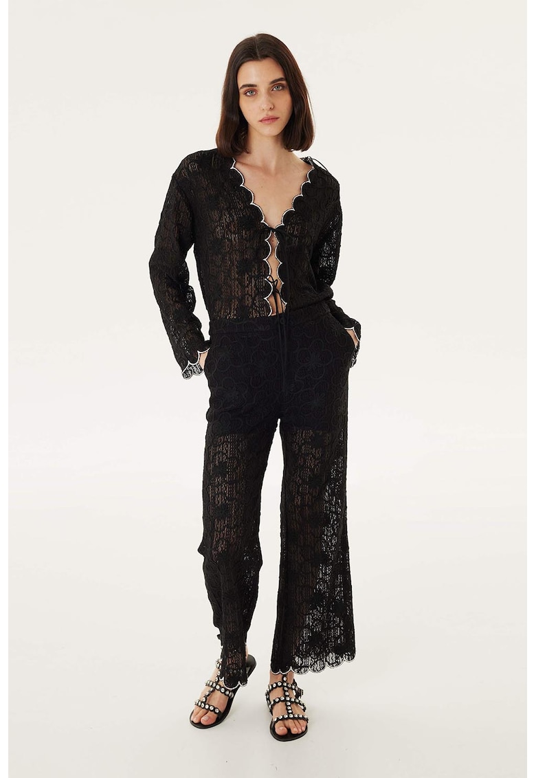 Pantaloni de dantela cu croiala ampla