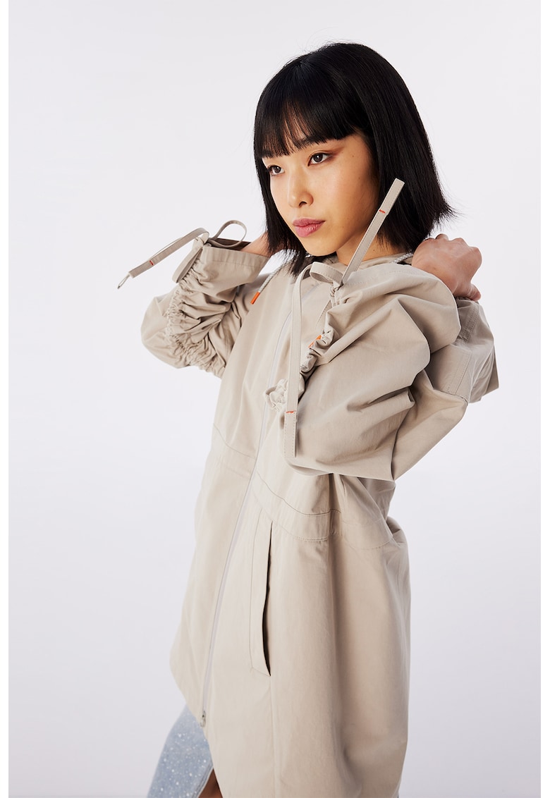 Jacheta cu insertii cu fir stralucitor la maneci