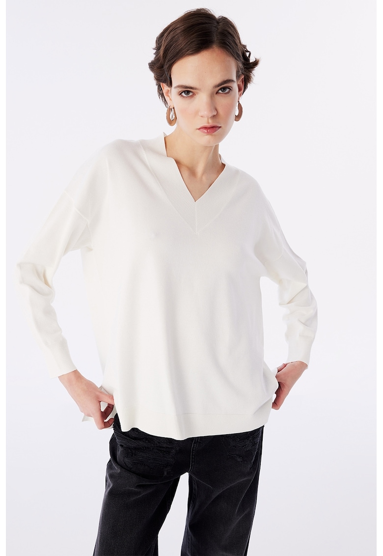 Pulover lejer cu decolteu in V