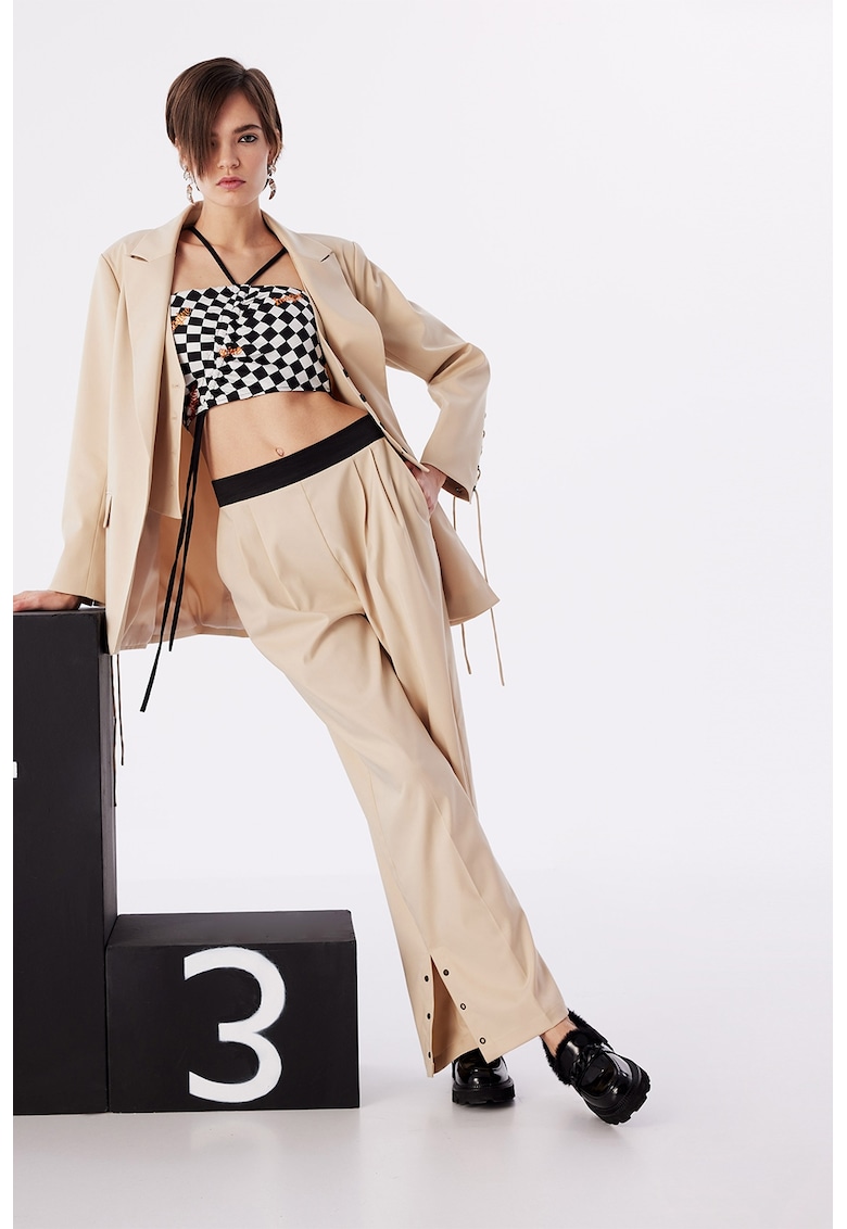 Sacou cu model uni si nasturi