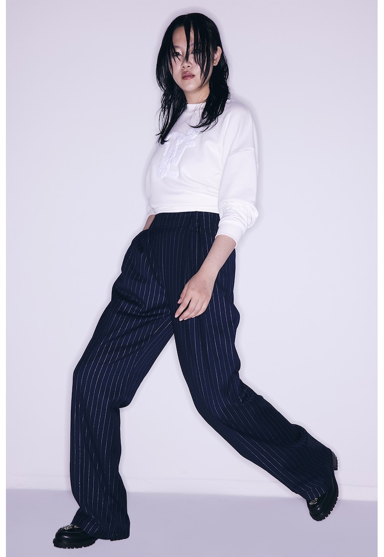 Pantaloni cu talie inalta si model cu dungi discrete