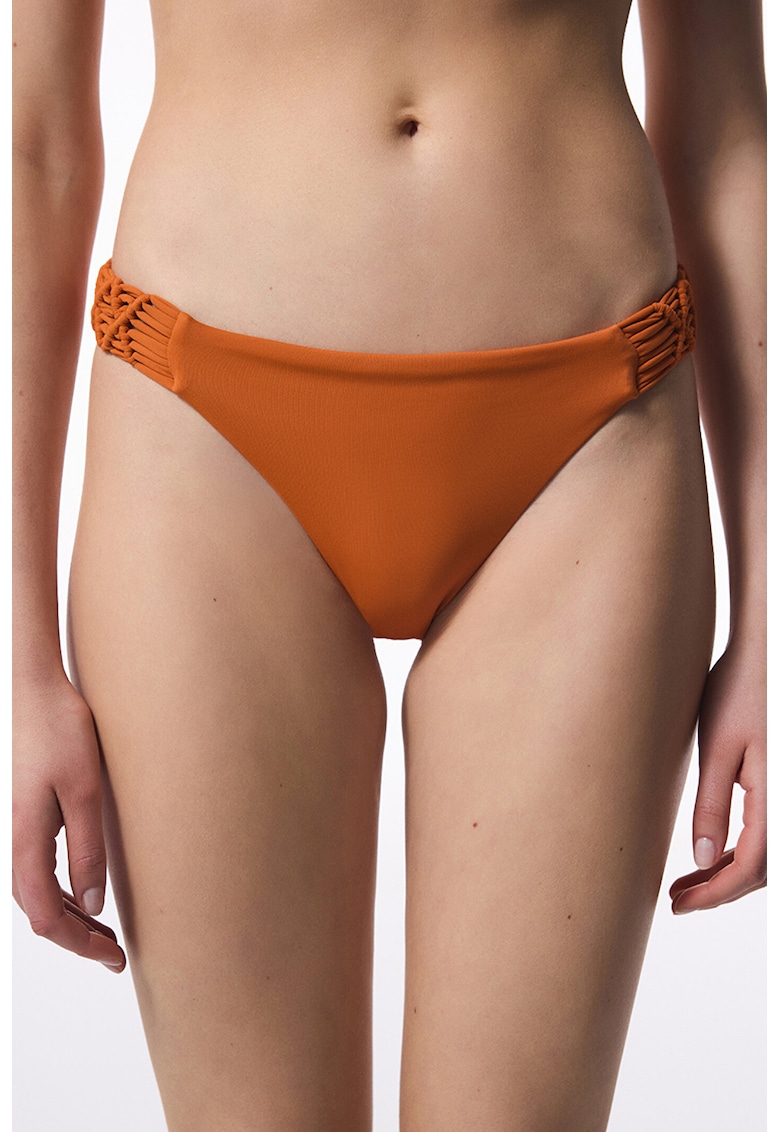 Slip cu detalii impletite