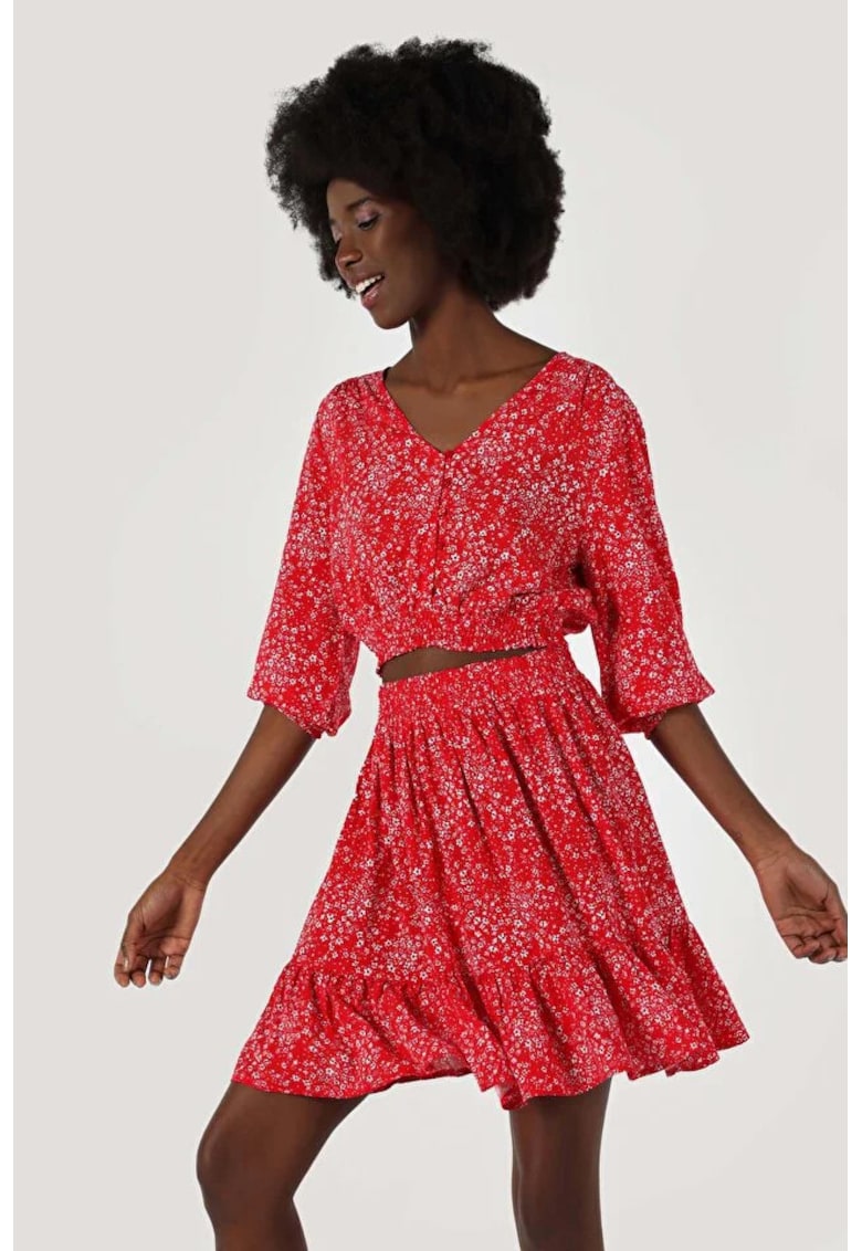 Bluza cu model floral - decolteu in V si maneci trei sferturi