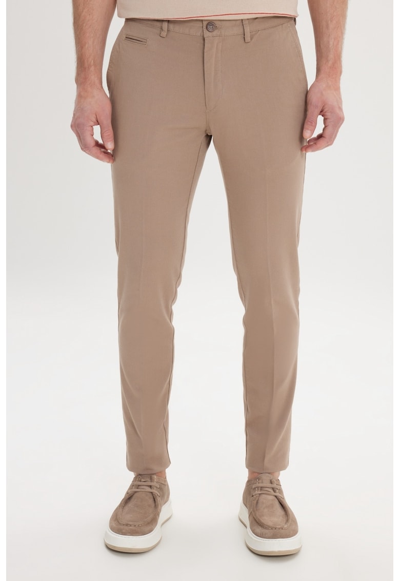 Pantaloni chino din amestec de bumbac cu buzunare