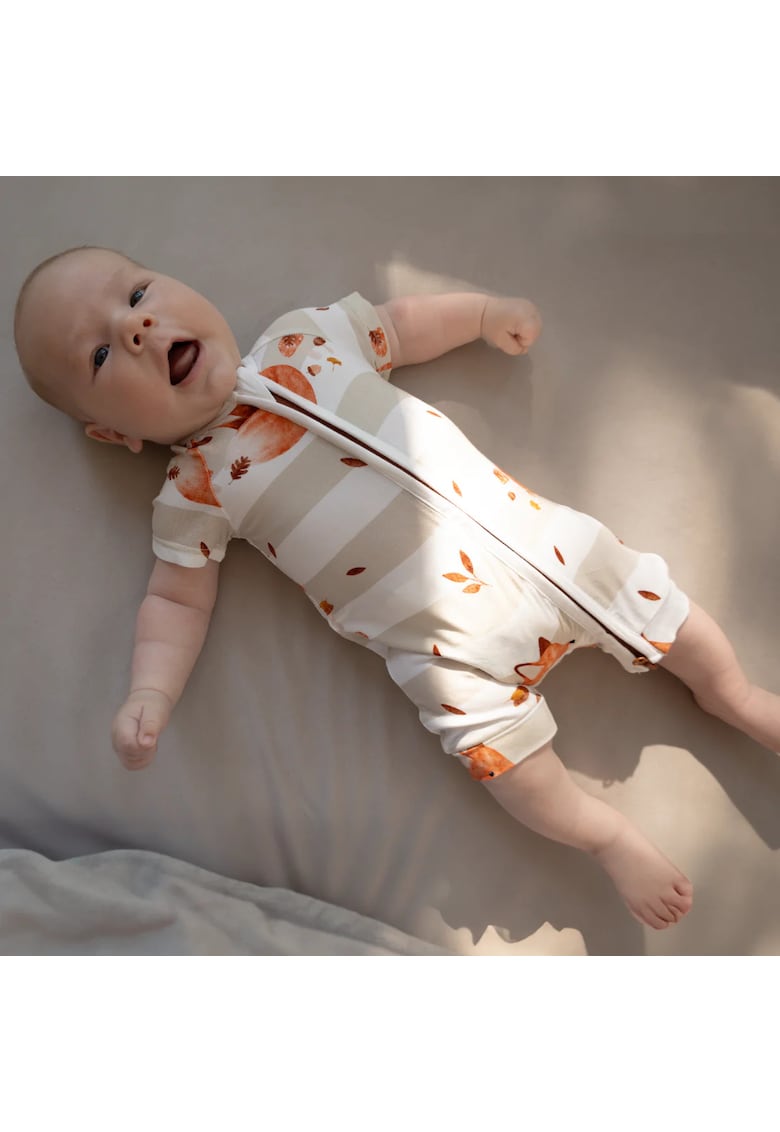 Pijamale scurte din bambus cu fermoar reversibil -  - Shortie Fox Cub - Alb cu model Vulpe - pentru fetite si baietei Pijamale scurte din bambus cu fermoar reversibil -  - Shortie Fox Cub - Alb cu model Vulpe - pentru fetite si baietei
