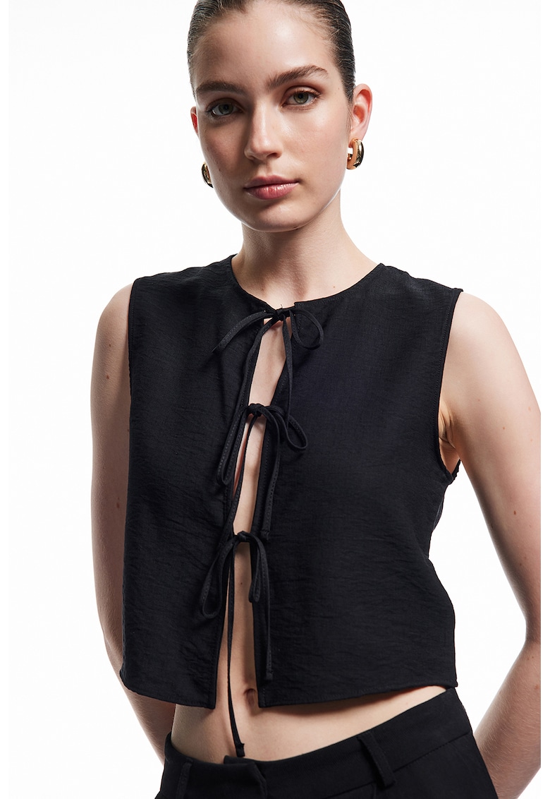 Bluza crop cu prindere cu snururi