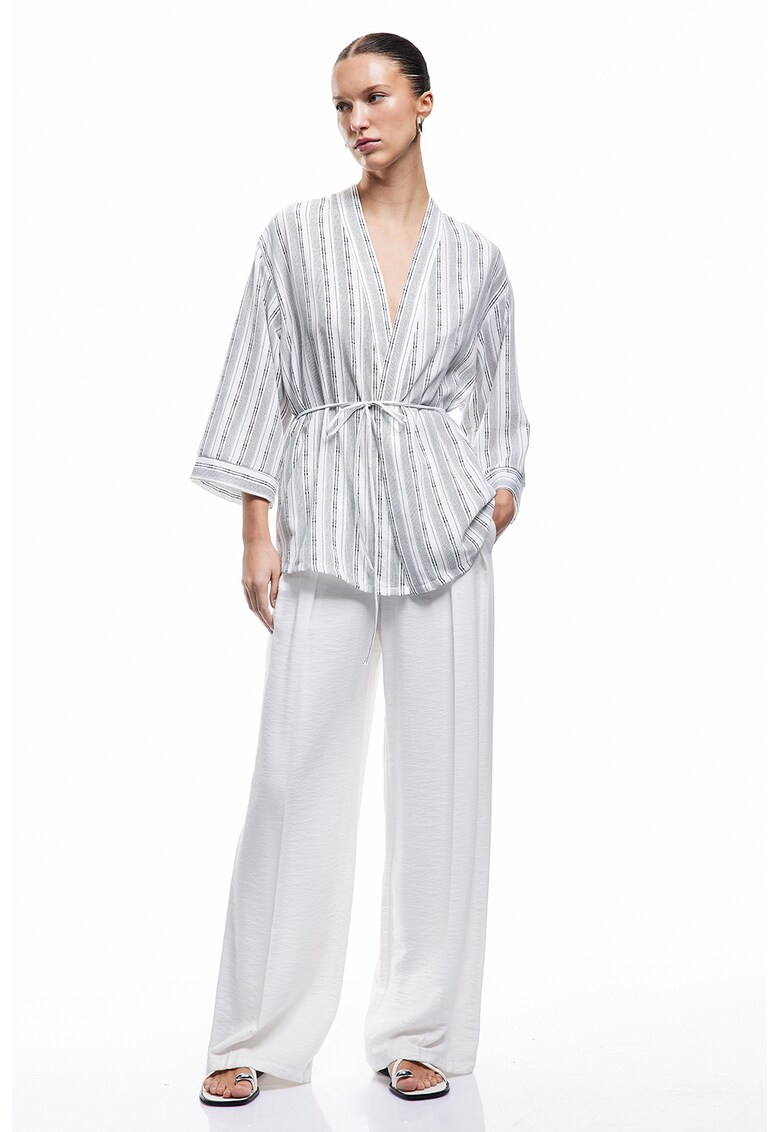 Kimono cu prindere cu cordon si model in dungi