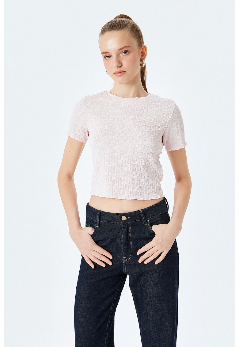 Tricou crop cu model texturat Tricou crop cu model texturat