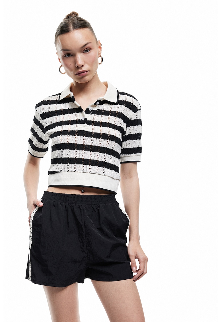 Pantaloni scurti cu insertii din dantela