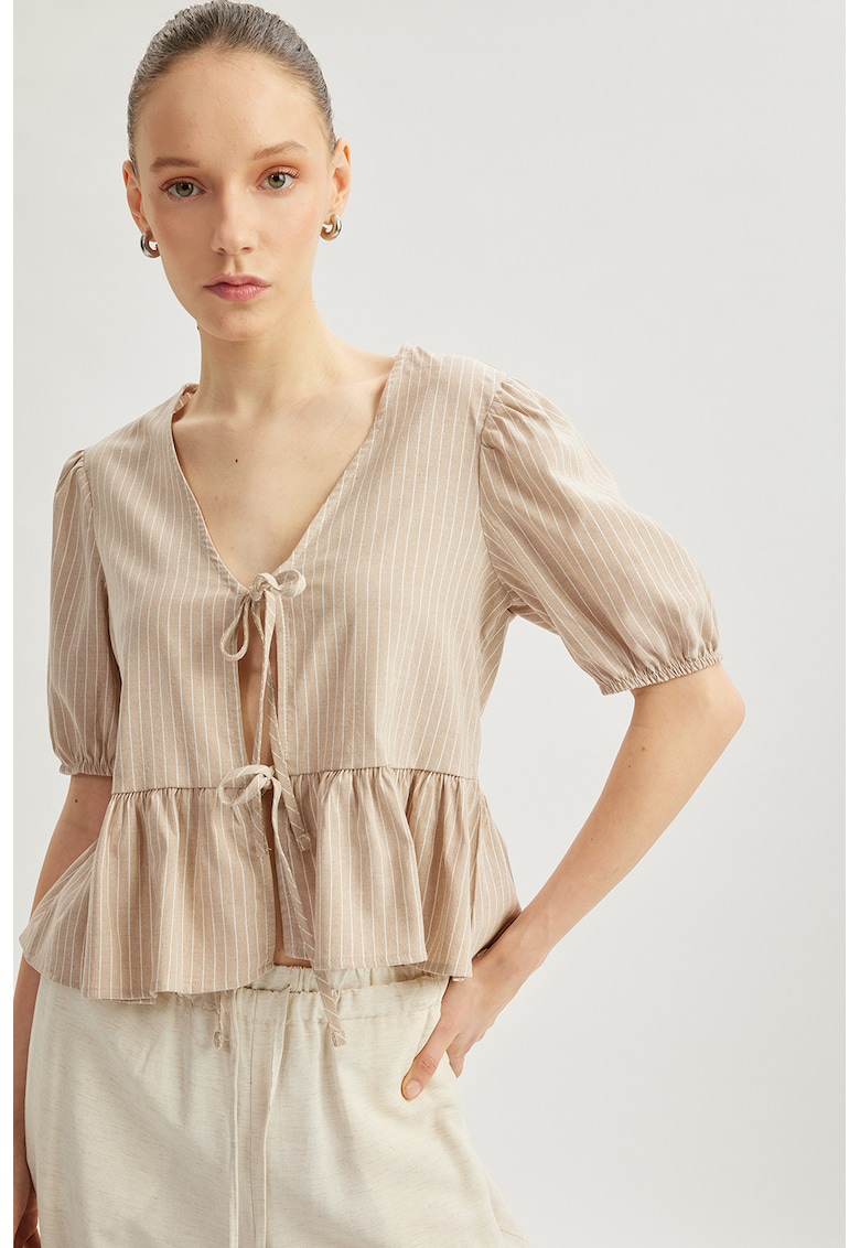 Bluza cu decolteu in V - model cu dungi si snururi