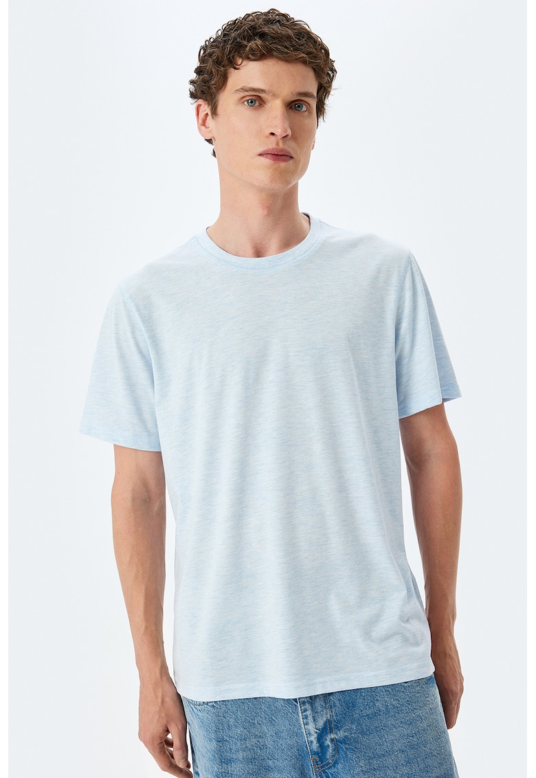 Tricou uni cu decolteu la baza gatului