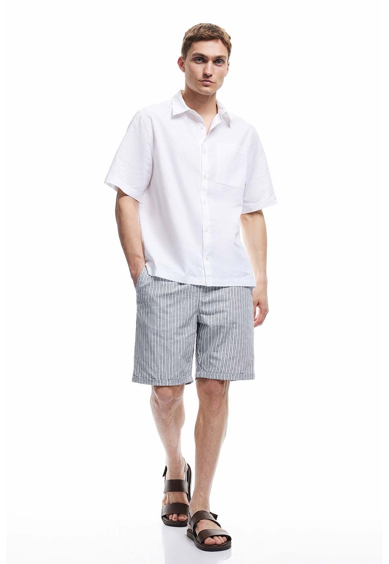 Pantaloni scurti din amestec de in cu dungi