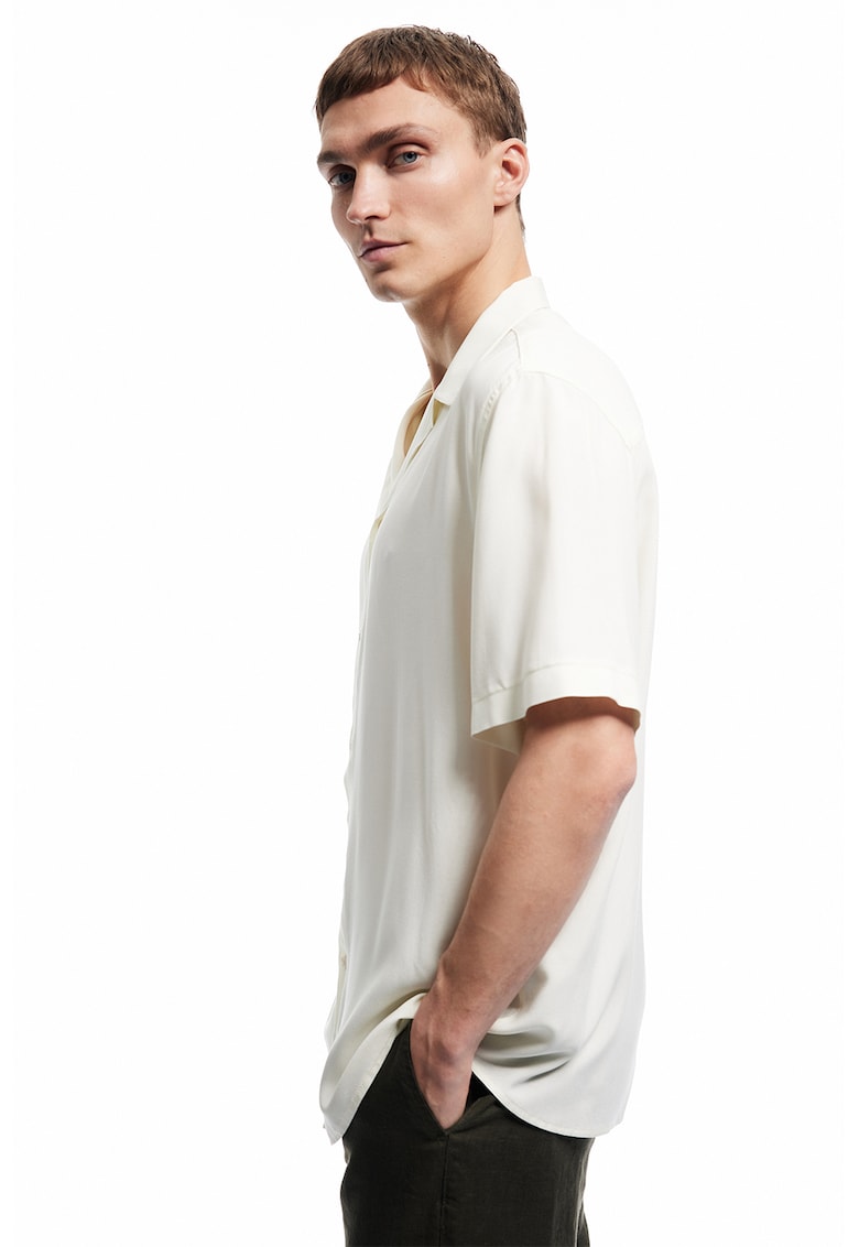 Camasa cu guler si revere