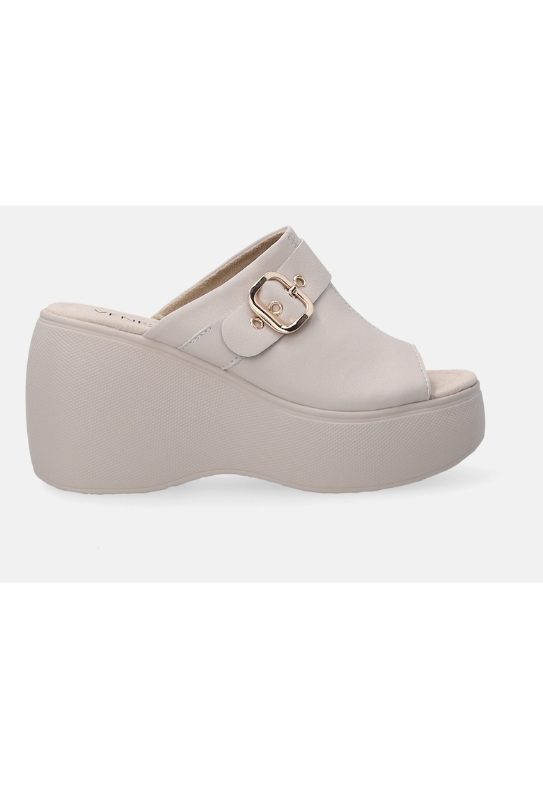 Papuci din piele  cu platforma inalta si un stil modern -