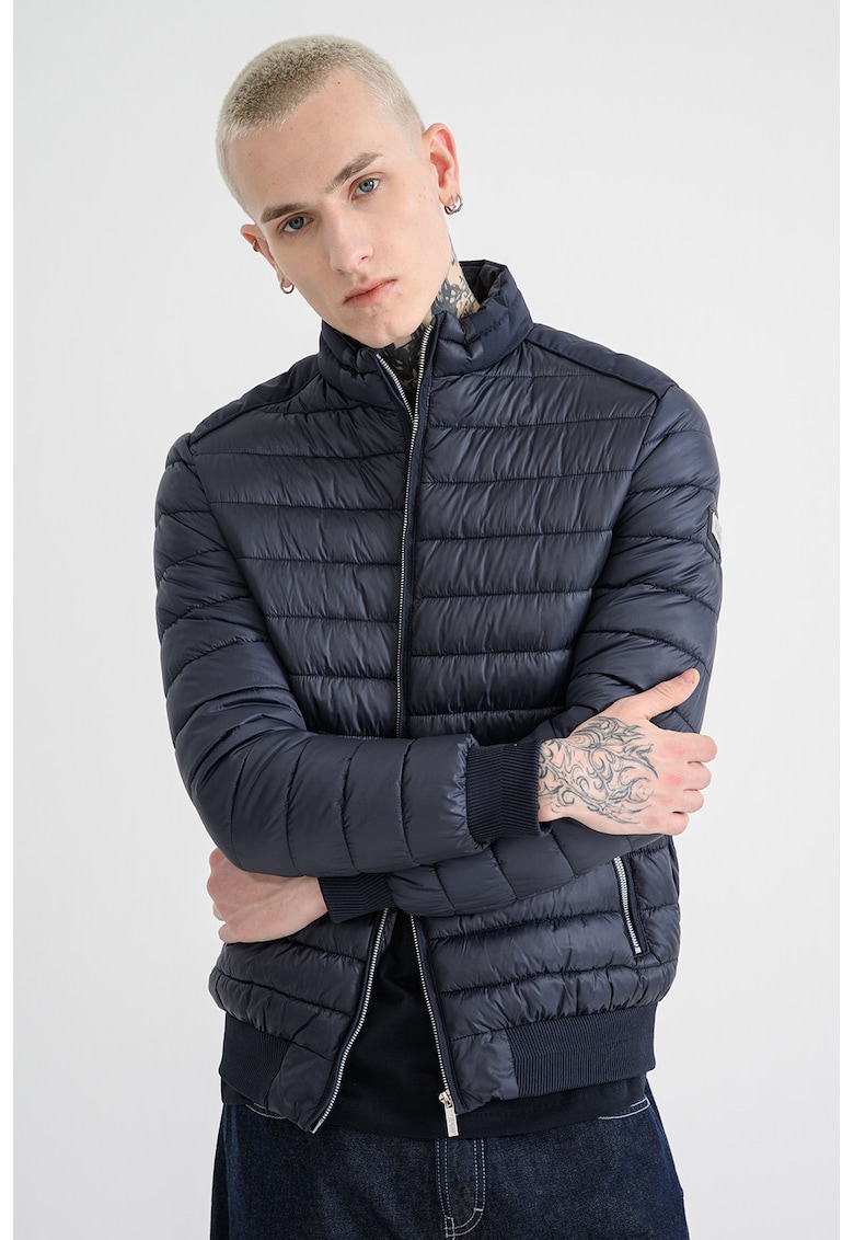 Geaca matlasata cu fermoar