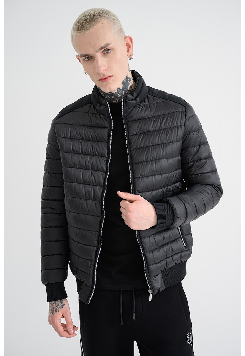 Geaca matlasata cu fermoar