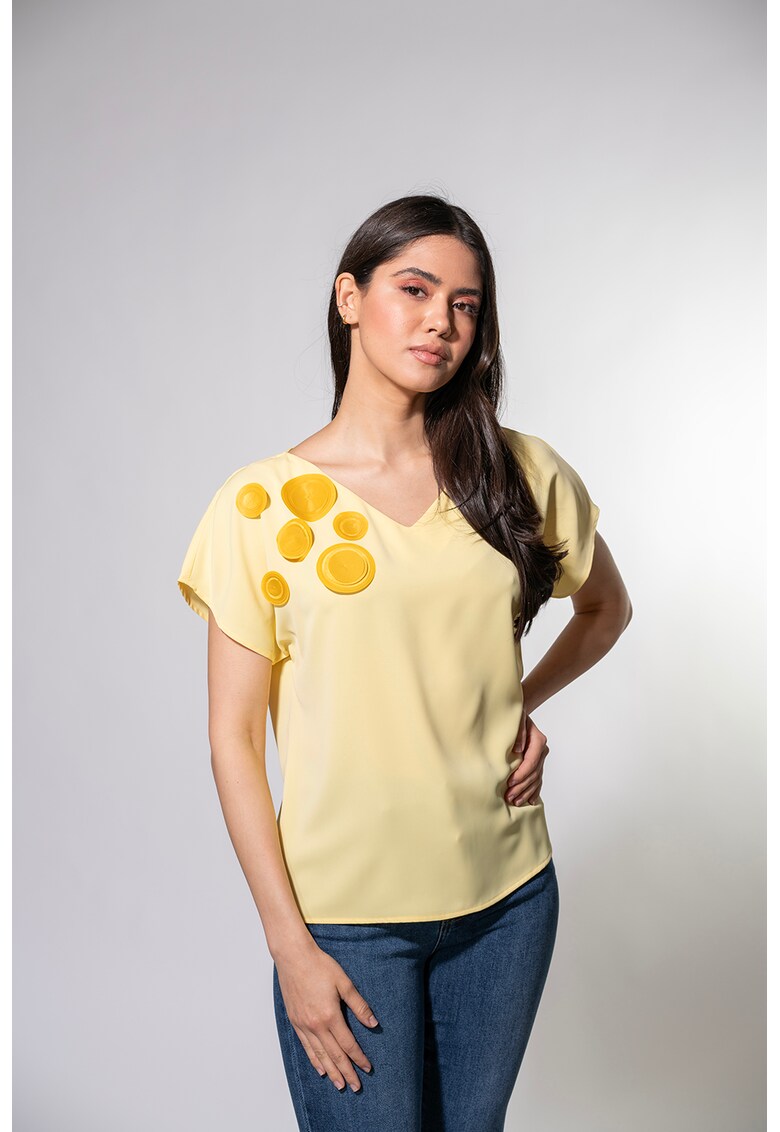 Bluza cu decolteu in V - maneci scurte si aplicatii decorative Bianka - Galben