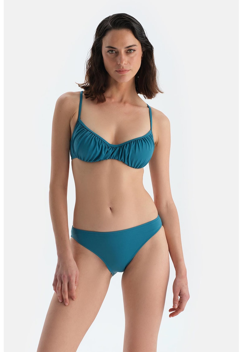 Bikini brazilieni cu model uni Bikini brazilieni cu model uni