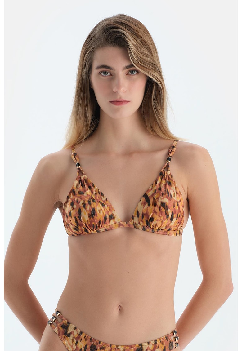 Sutien cu cupe triunghiulare si model