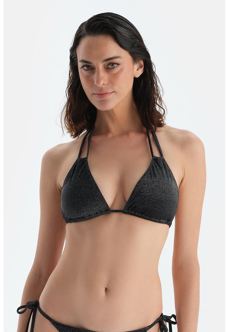 Sutien cu cupe triunghiulare - aplicatii decorative si aspect stralucitor