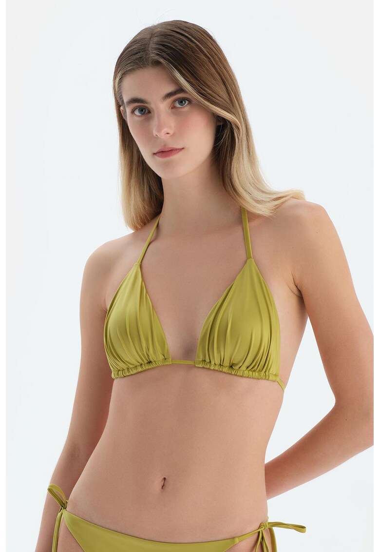 Sutien cu cupe triunghiulare si fronseuri