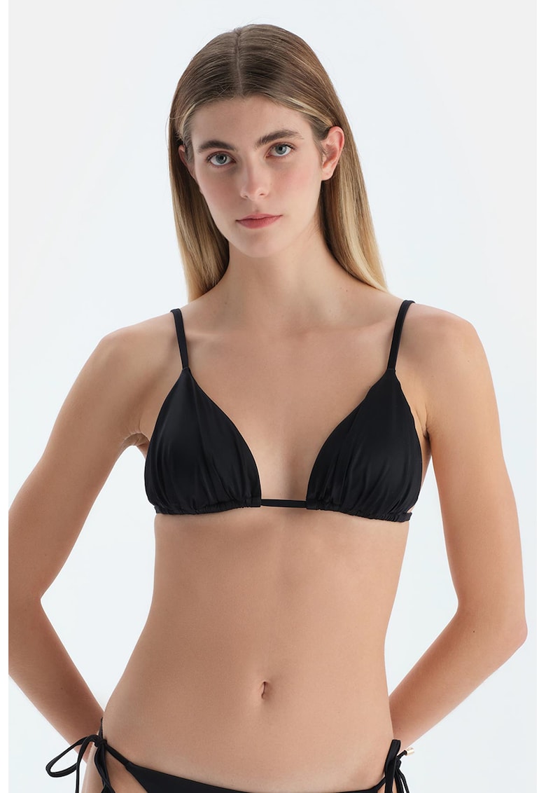Sutien cu cupe triunghiulare si fronseuri