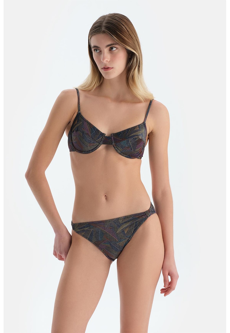 Slip cu model abstract