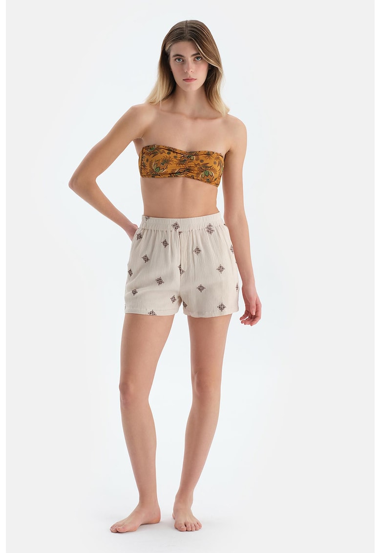 Pantaloni scurti cu model si talie inalta