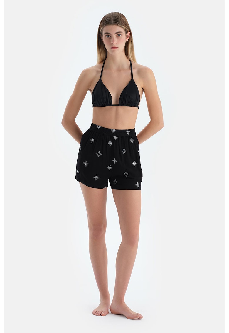 Pantaloni scurti cu model si talie inalta