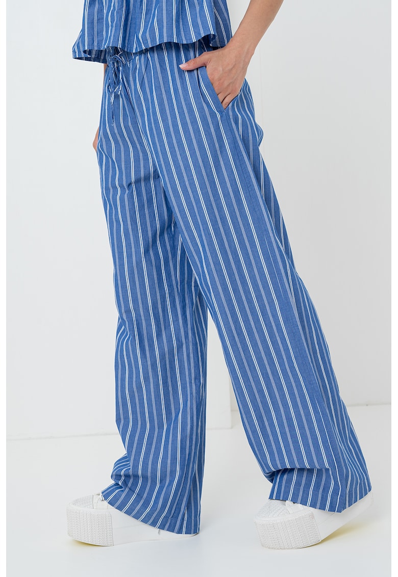 Pantaloni din amestec de bumbac organic cu croiala ampla si dungi