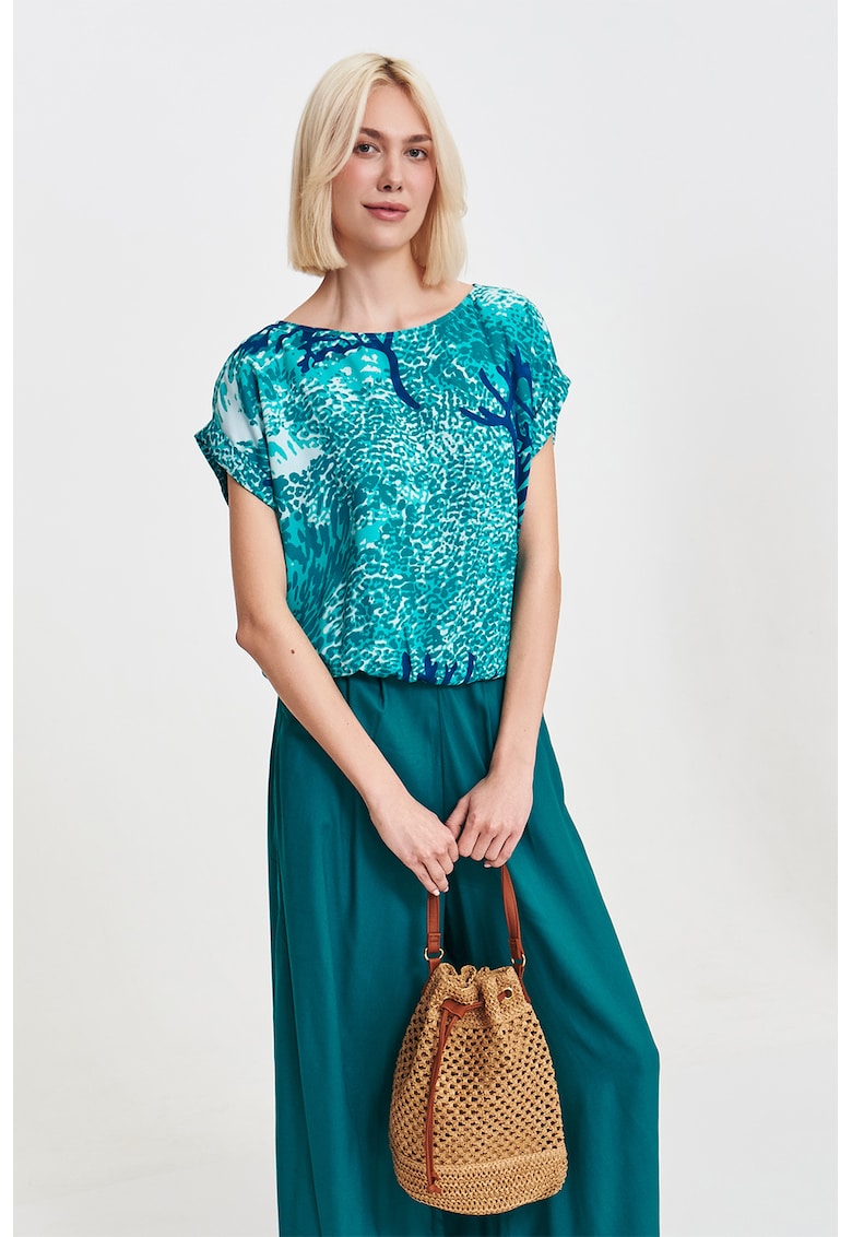 Bluza cu maneci scurte - model si decolteu barcuta