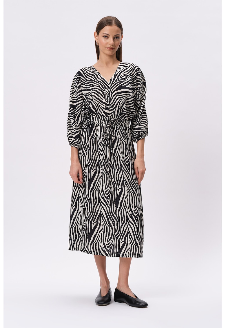 Rochie cu decolteu in V si maneci trei sferturi