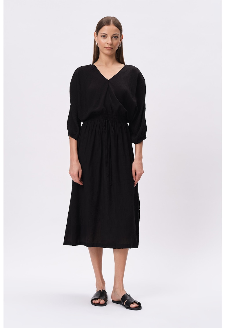 Rochie cu decolteu in V si maneci trei sferturi Rochie cu decolteu in V si maneci trei sferturi