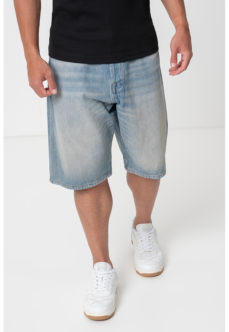 Blugi scurti cu croiala ampla