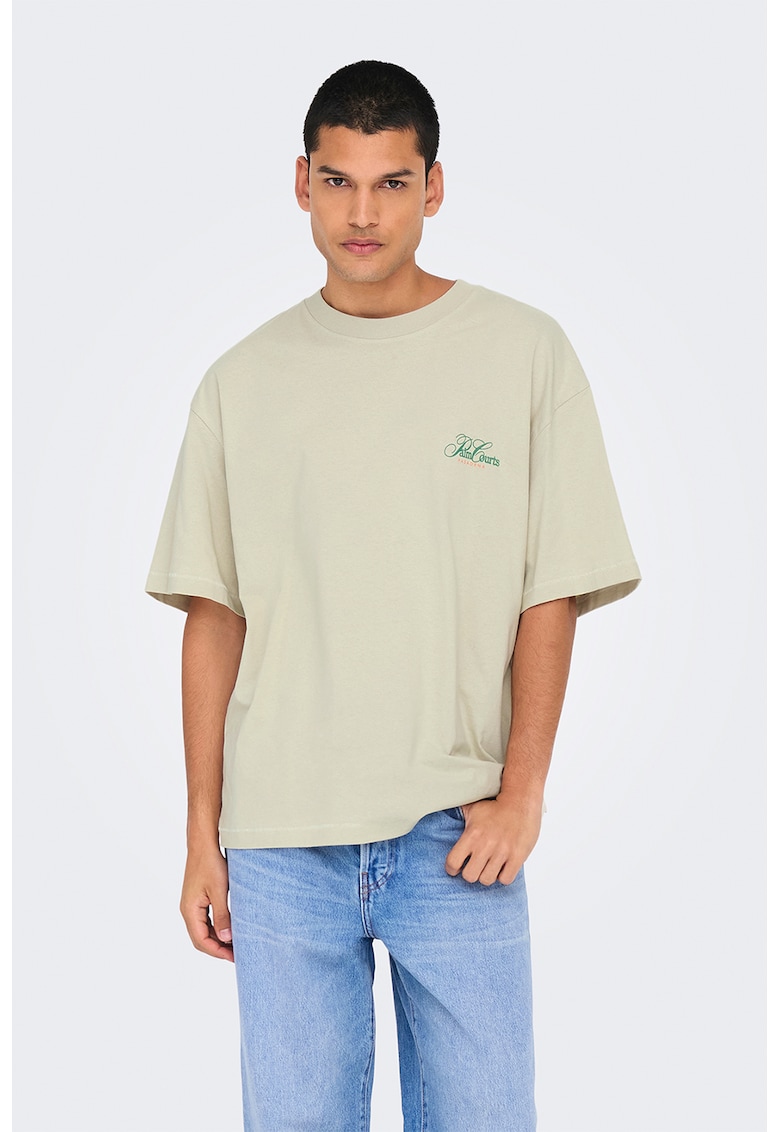 Tricou lejer cu imprimeu grafic si model text pe partea din spate