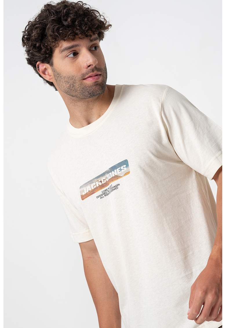 Tricou cu decolteu la baza gatului si imprimeu frontal Tricou cu decolteu la baza gatului si imprimeu frontal