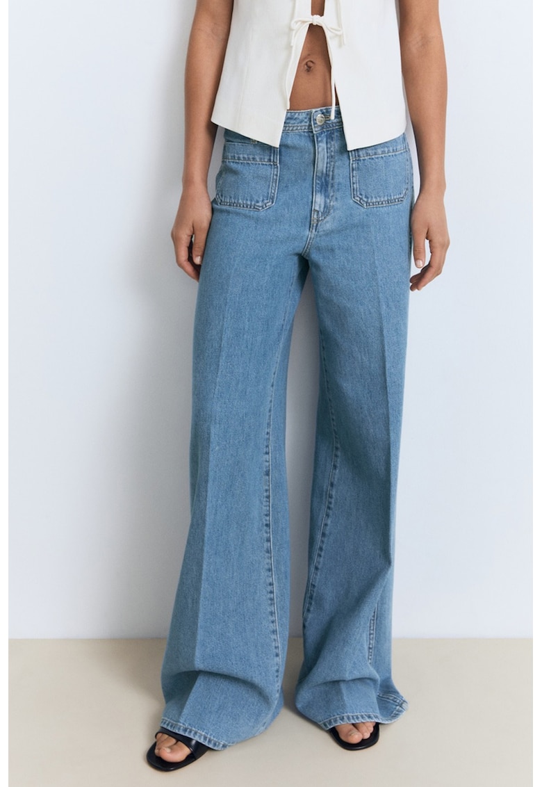 Blugi cu croiala ampla si buzunare aplicate