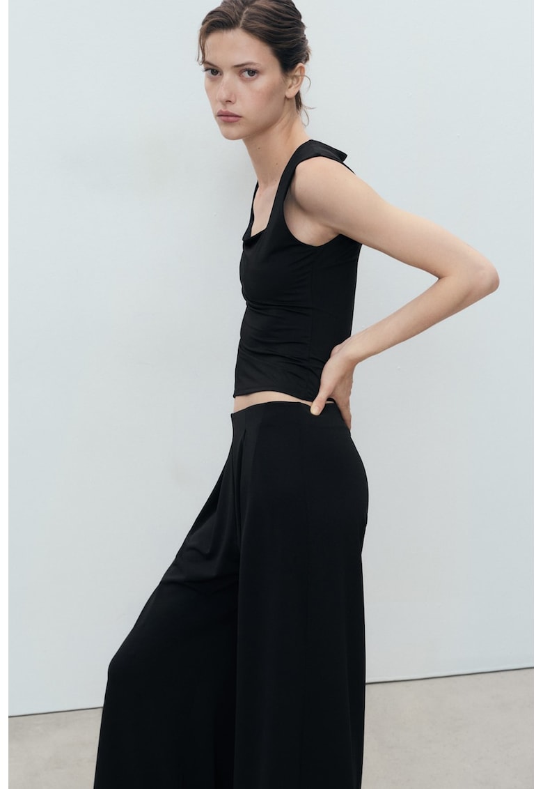 Top cu decolteu patrat - Negru