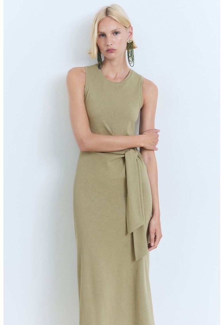 Rochie cu croiala dreapta si detaliu nod