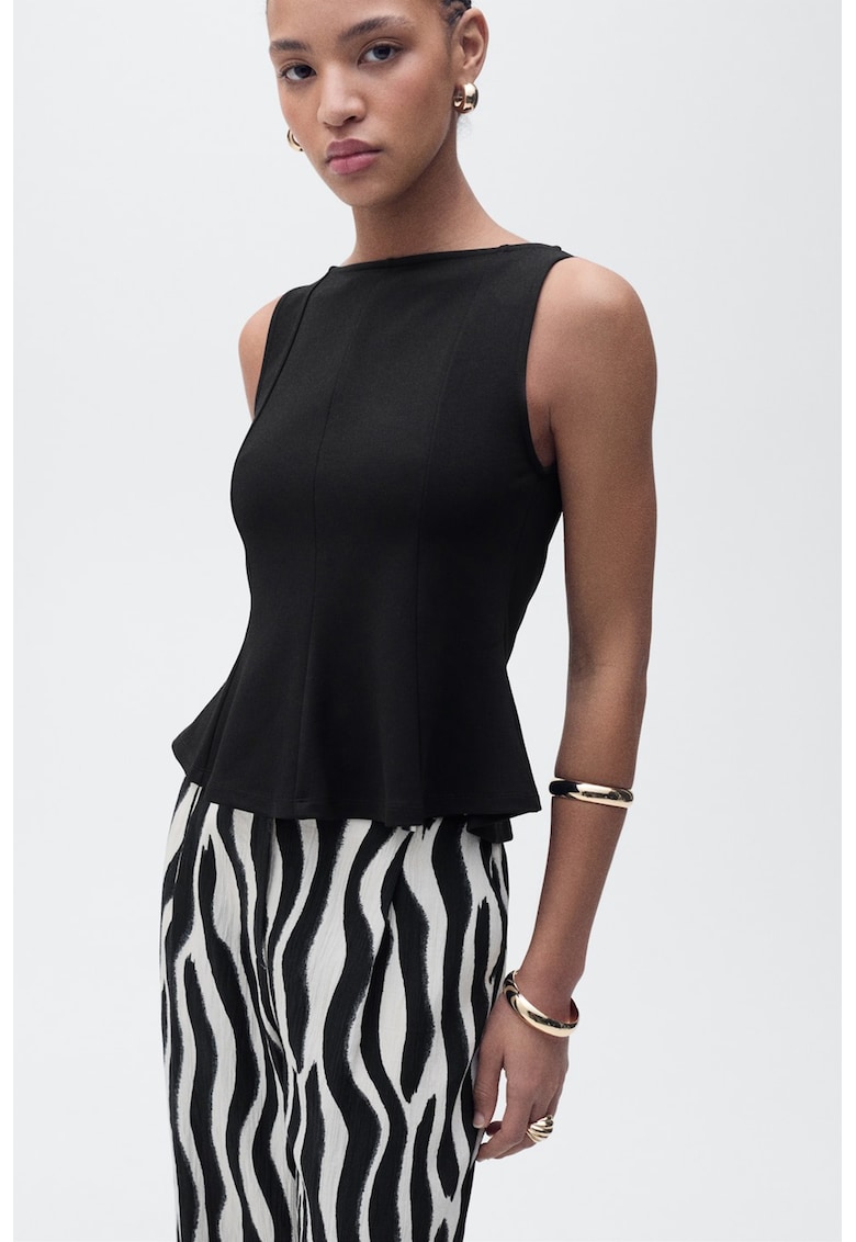 Top cu terminatie cu volane