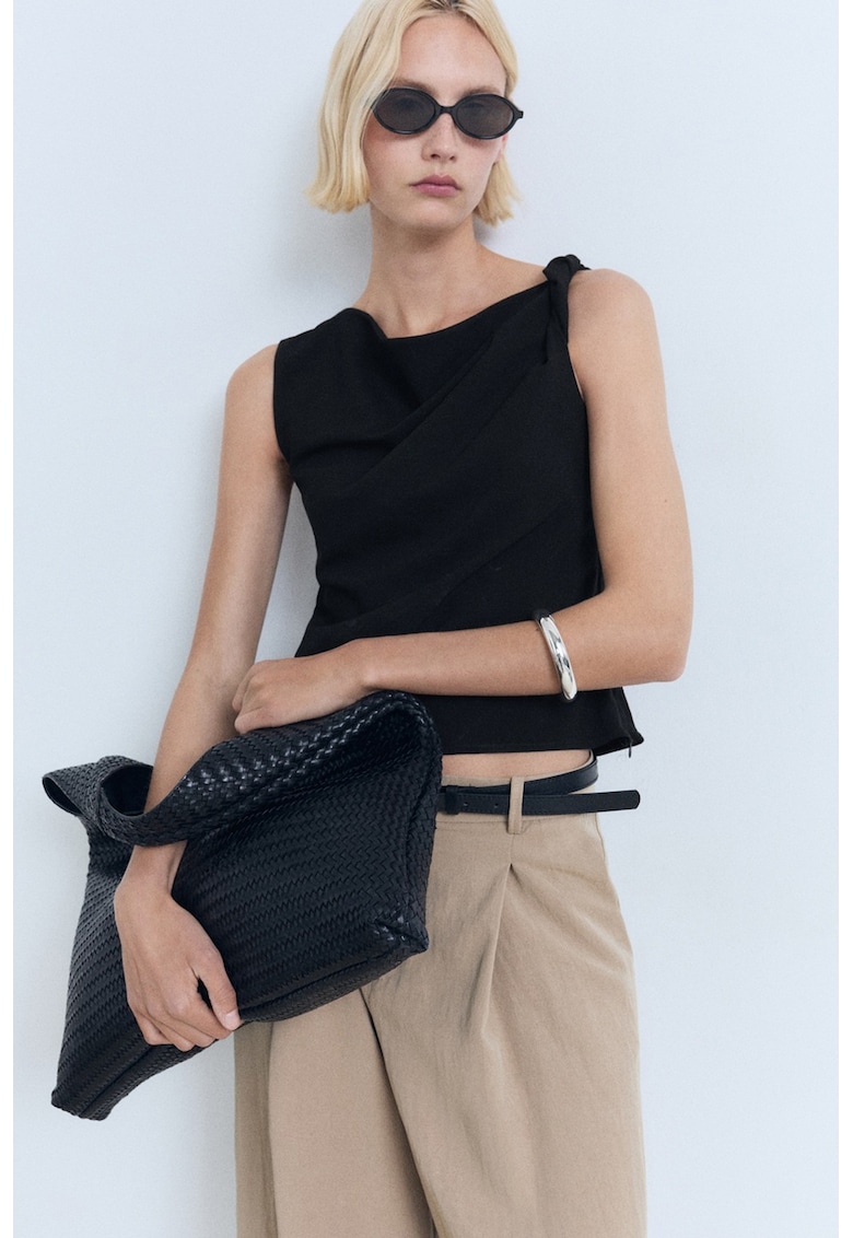 Top cu aspect drapat