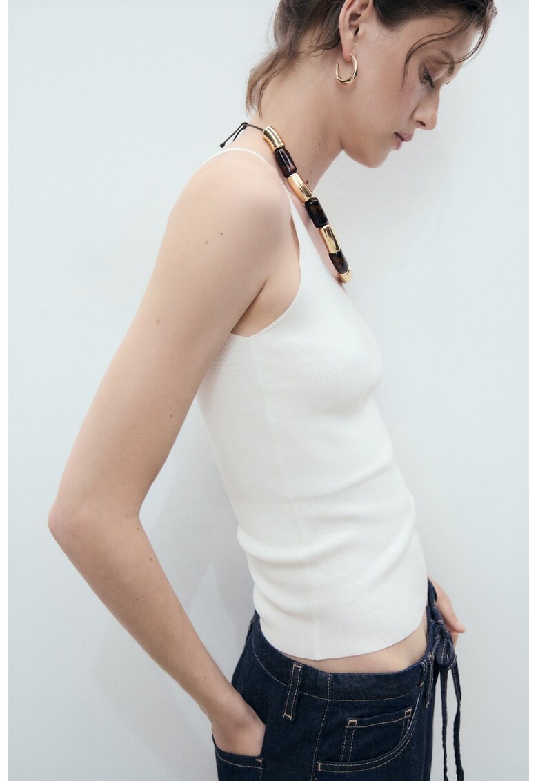 Top tricotat fin cu decolteu in V