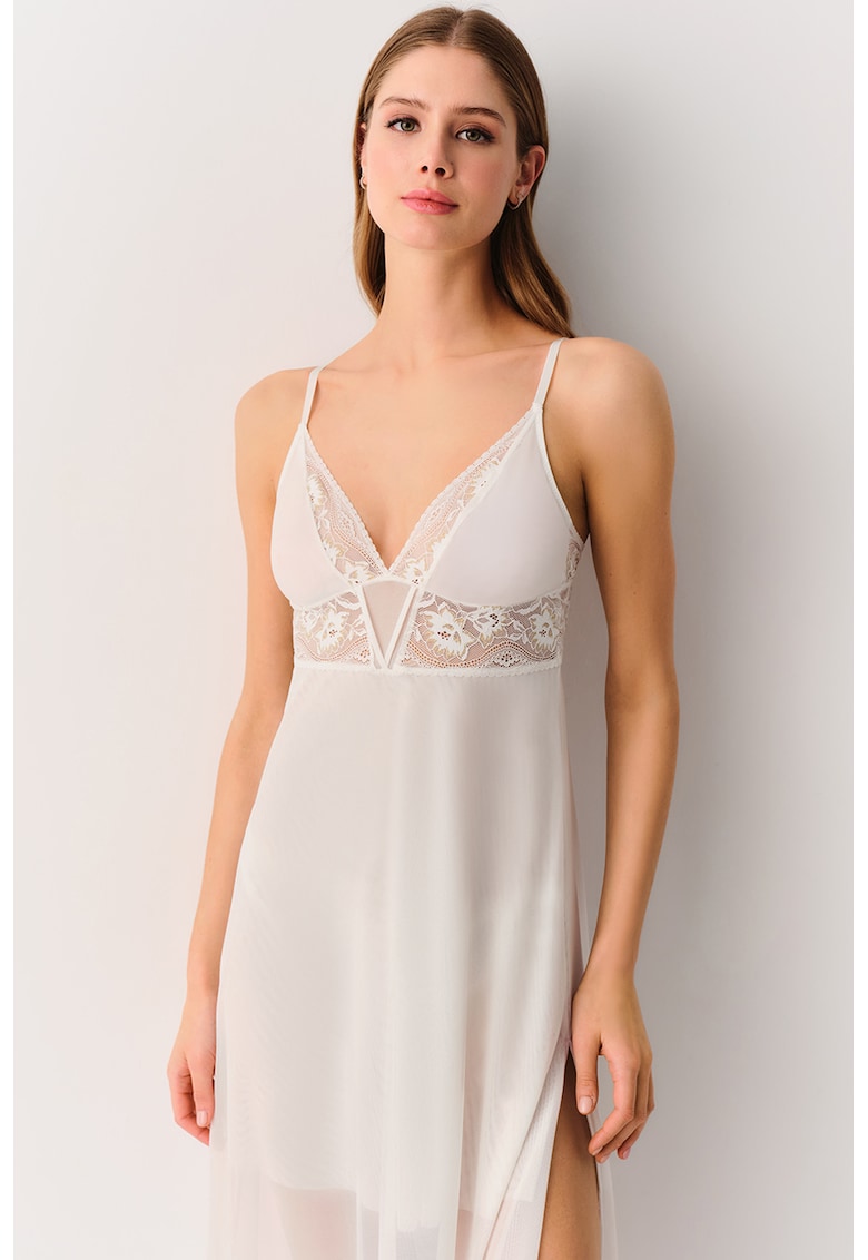 Neglijeu cu decolteu in V si insertii de dantela cu model floral