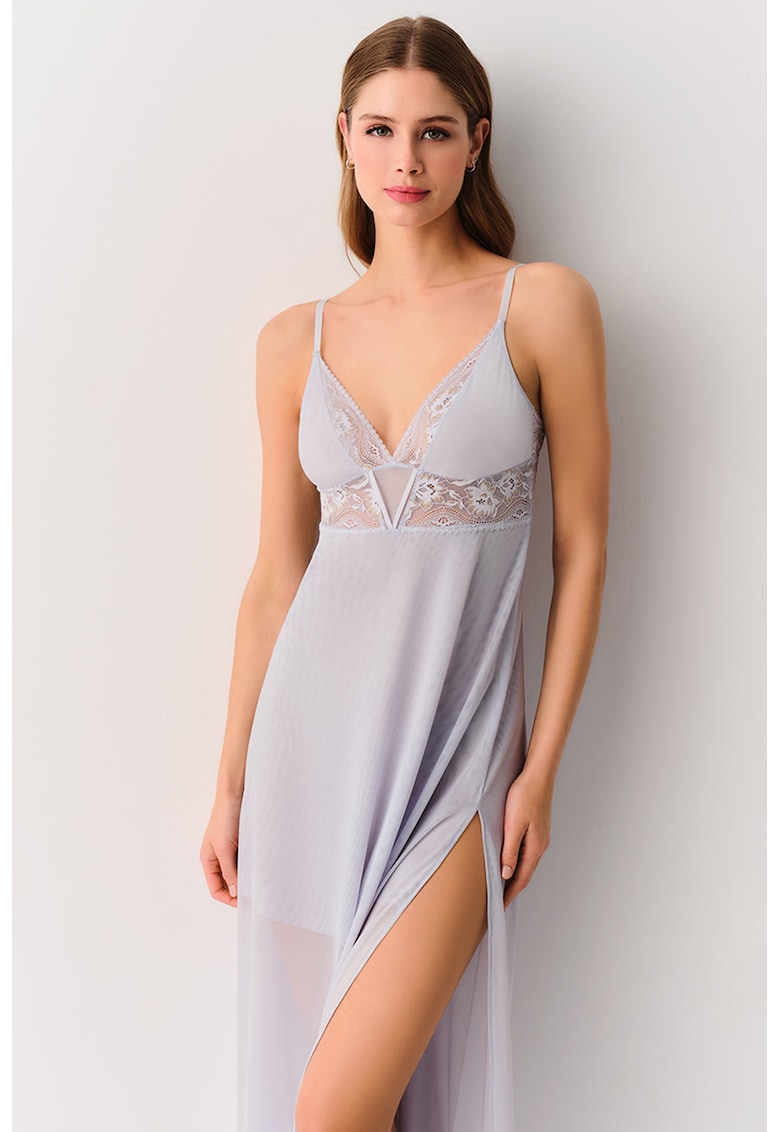 Neglijeu cu decolteu in V si insertii de dantela cu model floral